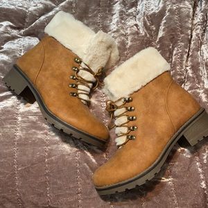 NWT women’s faux fur heeled boots